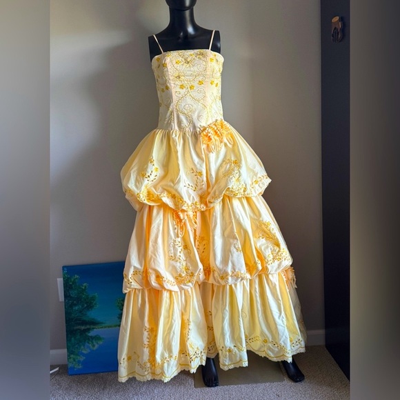 Elegant Yellow Tiered Gown - Picture 5 of 15